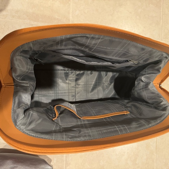 Ellen Tracy Overnight/Weekender Bag - Picture 3 of 4